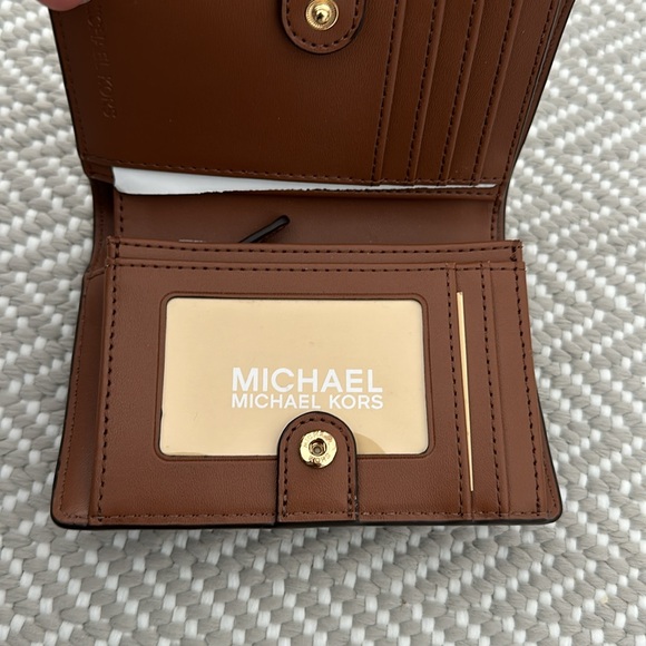Michael Kors Wallet (Brand new) - Picture 2 of 9